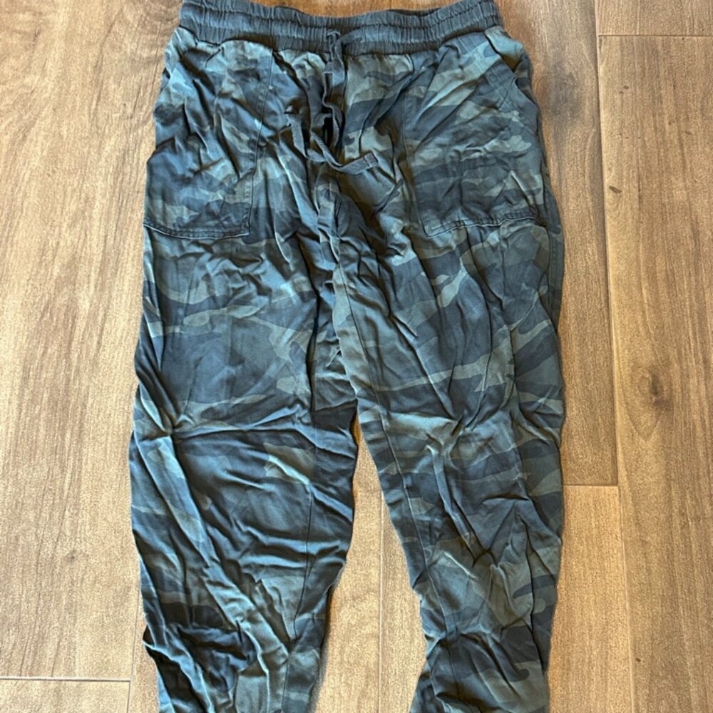 Splendid Lounge Pants in Camo